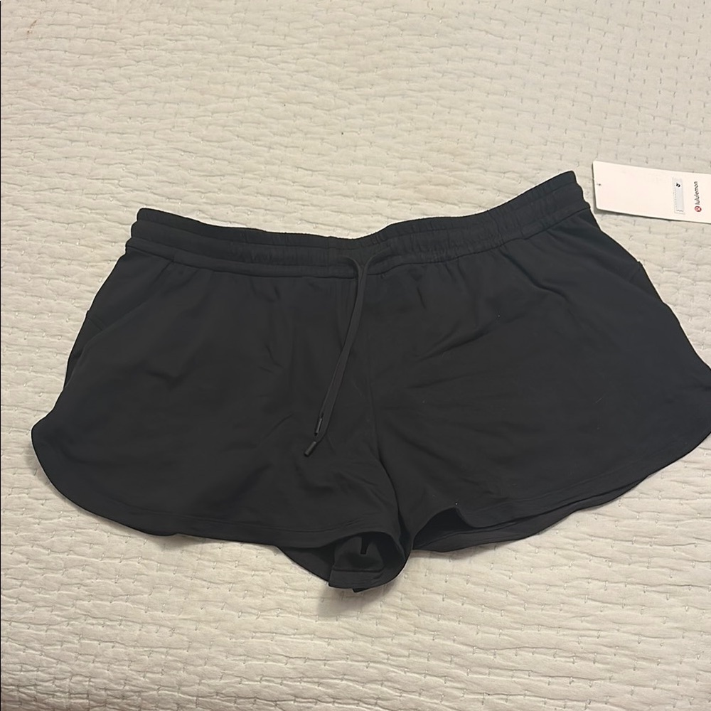 Soft Jersey Mid-Rise Curved-Hem Short 3"